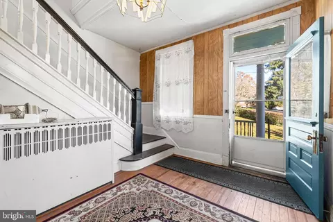 Entry Way - 4111 Hamilton Ave, Baltimore, MD 21206 photo 1 of 9