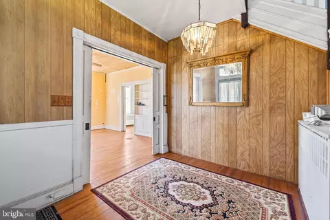 Entry Way - 4111 Hamilton Ave, Baltimore, MD 21206 photo 3 of 9