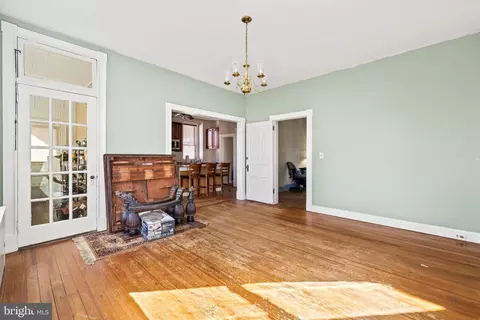 Living - 4111 Hamilton Ave, Baltimore, MD 21206 photo 4 of 7