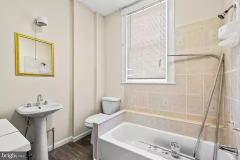Bath - 4111 Hamilton Ave, Baltimore, MD 21206 photo 1 of 2