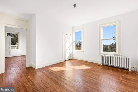 Living - 4111 Hamilton Ave, Baltimore, MD 21206 photo 7 of 7