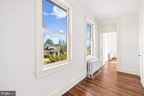 Entry Way - 4111 Hamilton Ave, Baltimore, MD 21206 photo 6 of 9