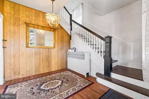 Entry Way - 4111 Hamilton Ave, Baltimore, MD 21206 photo 4 of 9