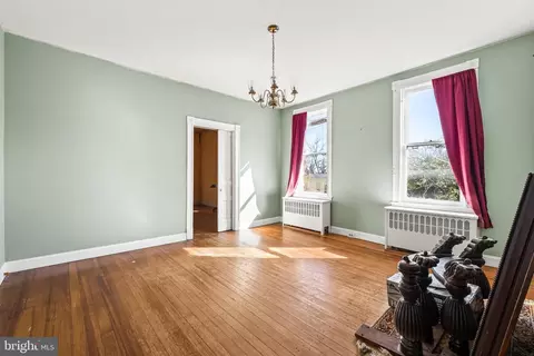 Living - 4111 Hamilton Ave, Baltimore, MD 21206 photo 6 of 7