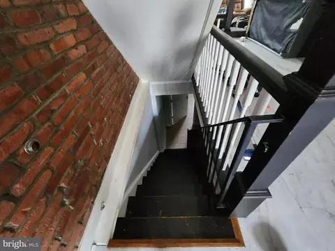 Entry Way - 39 S Highland Ave, Baltimore, MD 21224 photo 7 of 10