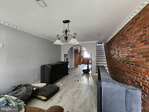 Entry Way - 39 S Highland Ave, Baltimore, MD 21224 photo 1 of 10