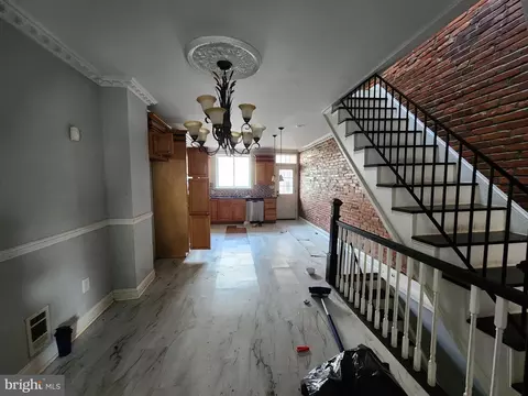 Entry Way - 39 S Highland Ave, Baltimore, MD 21224 photo 2 of 10