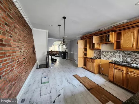 Entry Way - 39 S Highland Ave, Baltimore, MD 21224 photo 4 of 10