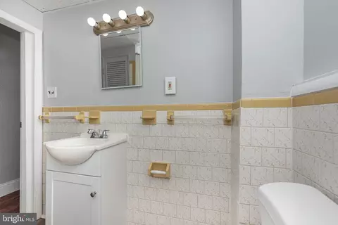 Bath - 2826 Riggs Ave, Baltimore, MD 21216 photo 1 of 2