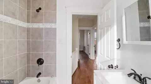 Entry Way - 3324 Cliftmont Ave, Baltimore, MD 21213 photo 11 of 14