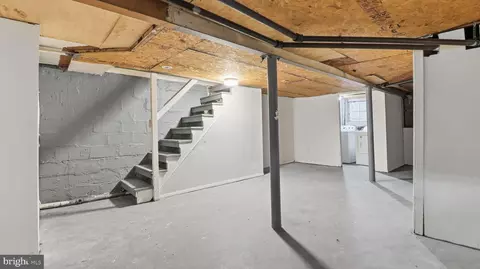 Entry Way - 3324 Cliftmont Ave, Baltimore, MD 21213 photo 14 of 14
