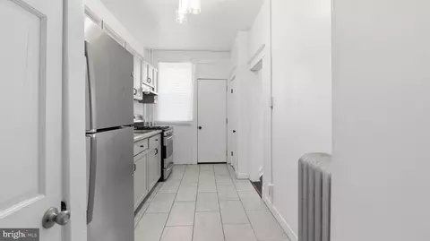 Entry Way - 3324 Cliftmont Ave, Baltimore, MD 21213 photo 7 of 14