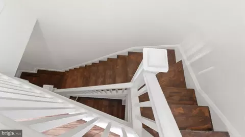 Entry Way - 3324 Cliftmont Ave, Baltimore, MD 21213 photo 9 of 14