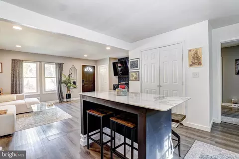 Entry Way - 1407 Redfern Ave, Baltimore, MD 21211 photo 4 of 4