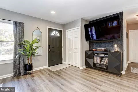 Entry Way - 1407 Redfern Ave, Baltimore, MD 21211 photo 1 of 4