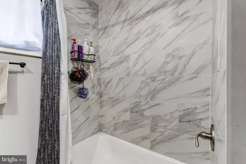 Bath - 1407 Redfern Ave, Baltimore, MD 21211 photo 2 of 3