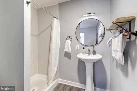 Bath - 1407 Redfern Ave, Baltimore, MD 21211 photo 3 of 3