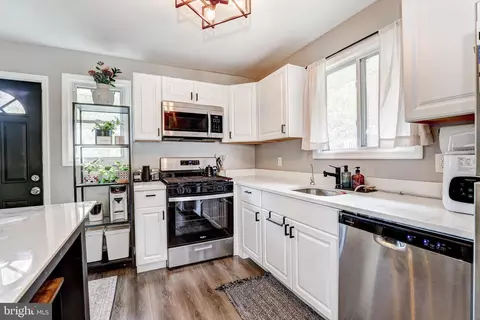Kitchen - 1407 Redfern Ave, Baltimore, MD 21211 photo 2 of 3