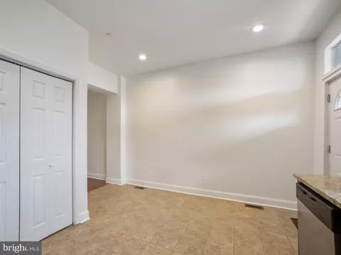 Entry Way - 1705 E Chase St, Baltimore, MD 21213 photo 3 of 7