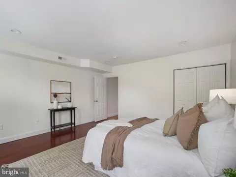Bedroom - 1705 E Chase St, Baltimore, MD 21213 photo 3 of 8