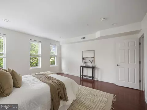 Bedroom - 1705 E Chase St, Baltimore, MD 21213 photo 4 of 8