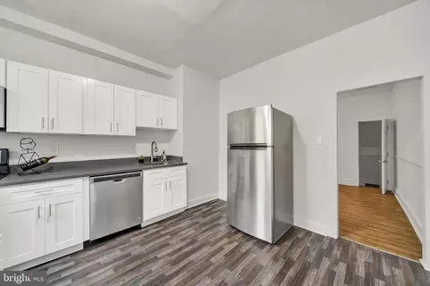 Entry Way - 320 Ilchester Ave, Baltimore, MD 21218 photo 3 of 7
