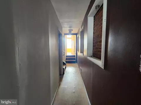 Entry Way - 1514 E Madison St, Baltimore, MD 21205 photo 7 of 9