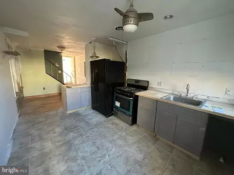 Entry Way - 1514 E Madison St, Baltimore, MD 21205 photo 4 of 9