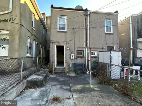 Exterior - 1514 E Madison St, Baltimore, MD 21205 photo 2 of 3