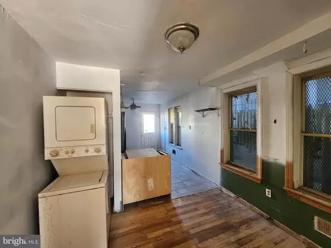 Entry Way - 1514 E Madison St, Baltimore, MD 21205 photo 2 of 9