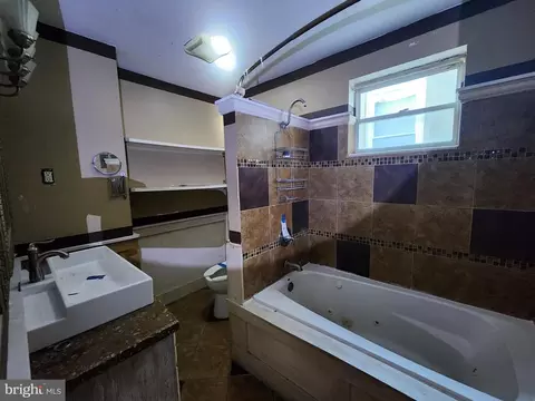 Bath - 1514 E Madison St, Baltimore, MD 21205 photo 1 of 1
