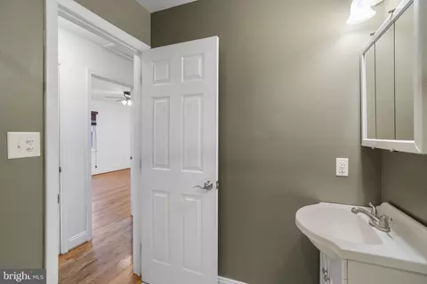Entry Way - 1920 Maudlin Ave, Baltimore, MD 21230 photo 5 of 6