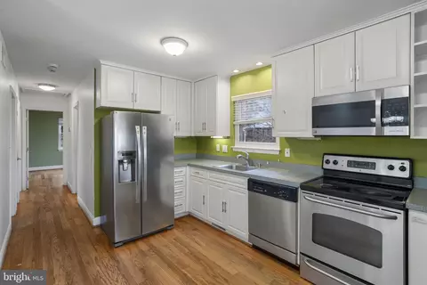Entry Way - 1920 Maudlin Ave, Baltimore, MD 21230 photo 3 of 6