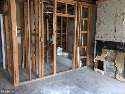 Entry Way - 20 N Gilmor St, Baltimore, MD 21223 photo 3 of 8
