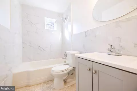 Bath - 1710 Wickes Ave, Baltimore, MD 21230 photo 1 of 2