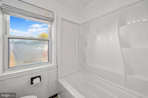 Bath - 1027 Evesham Ave, Baltimore, MD 21212 photo 3 of 3