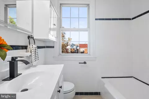 Bath - 1647 Northwick Rd, Baltimore, MD 21218 photo 3 of 4