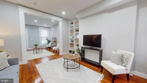 Entry Way - 1912 E Pratt St, Baltimore, MD 21231 photo 2 of 7