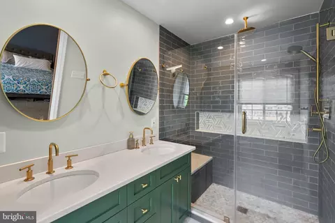Bath - 1338 Lowman St, Baltimore, MD 21230 photo 3 of 5