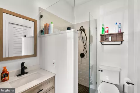 Bath - 1338 Lowman St, Baltimore, MD 21230 photo 1 of 5