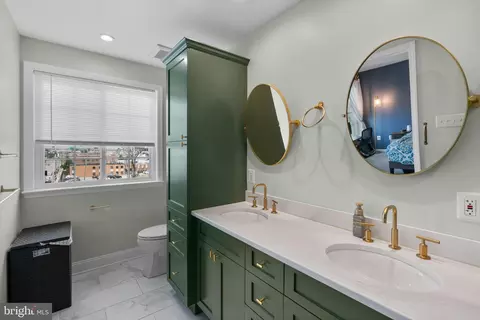 Bath - 1338 Lowman St, Baltimore, MD 21230 photo 4 of 5