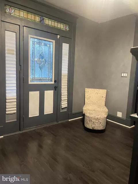 Entry Way - 4220 Hamilton Ave, Baltimore, MD 21206 photo 4 of 11
