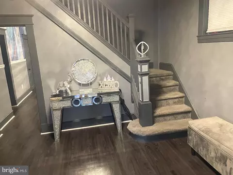 Entry Way - 4220 Hamilton Ave, Baltimore, MD 21206 photo 1 of 11