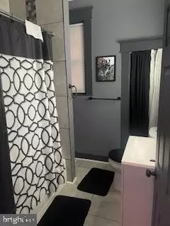 Entry Way - 4220 Hamilton Ave, Baltimore, MD 21206 photo 9 of 11