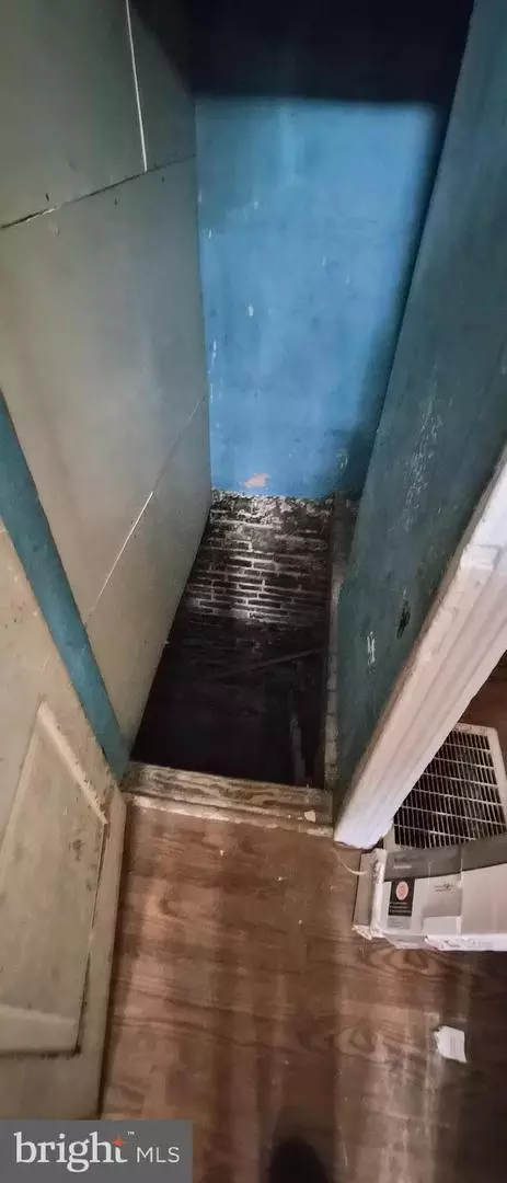 Entry Way - 1106 E Biddle St, Baltimore, MD 21202 photo 5 of 16