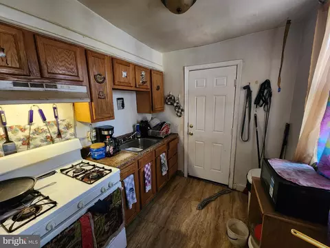 Entry Way - 2911 Mcelderry St, Baltimore, MD 21205 photo 4 of 8