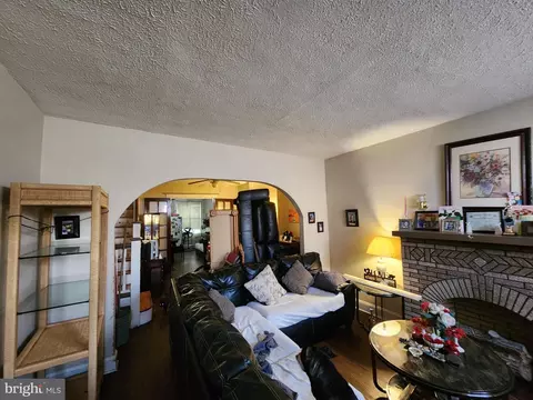 Entry Way - 2911 Mcelderry St, Baltimore, MD 21205 photo 1 of 8