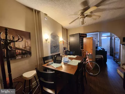 Entry Way - 2911 Mcelderry St, Baltimore, MD 21205 photo 3 of 8