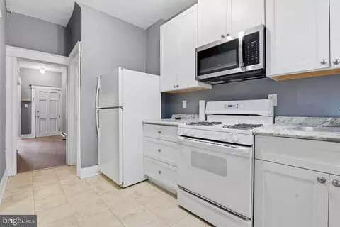 Entry Way - 5 S Wickham Rd, Baltimore, MD 21229 photo 2 of 3