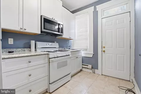 Entry Way - 5 S Wickham Rd, Baltimore, MD 21229 photo 1 of 3